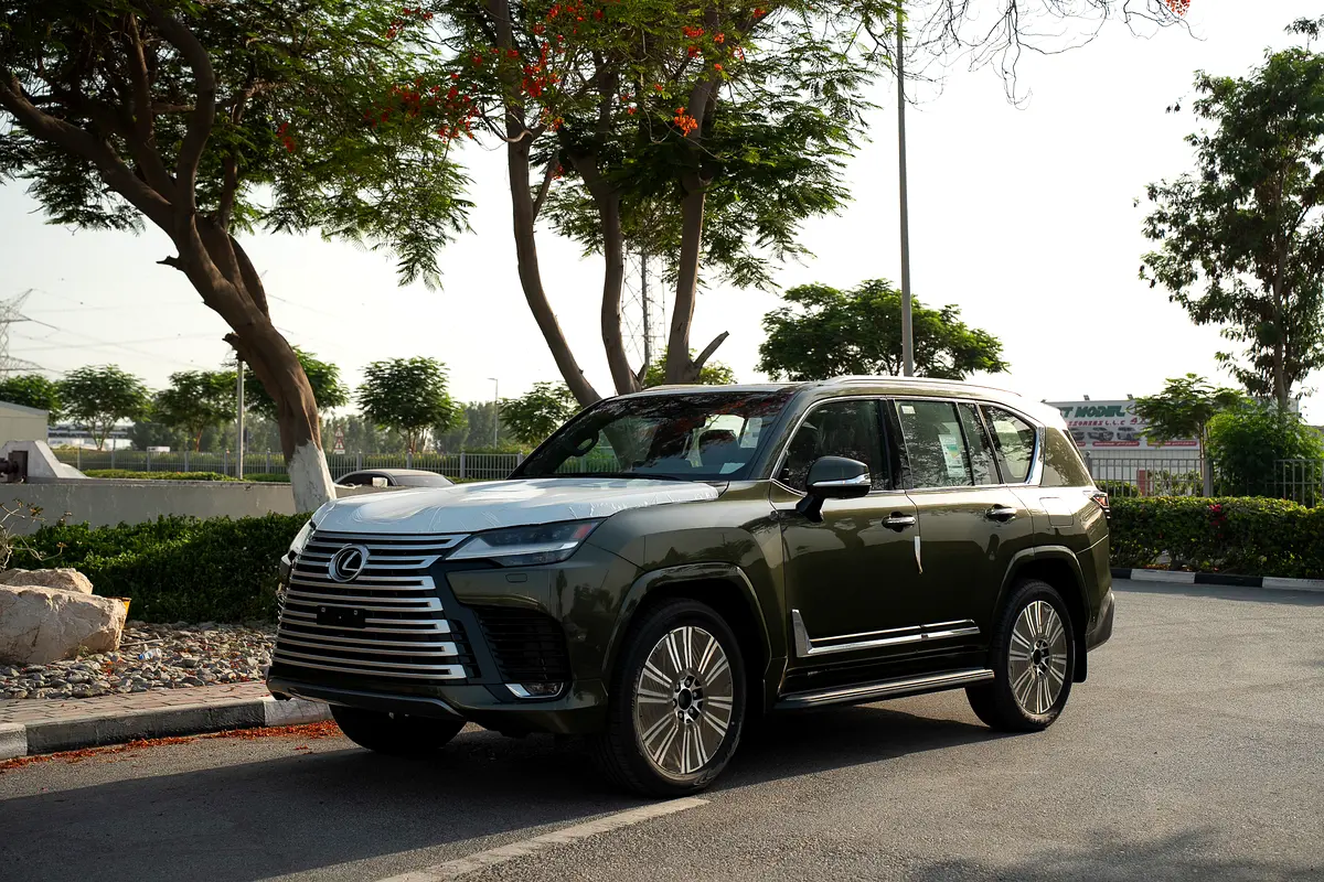 LEXUS LX 700h 2025