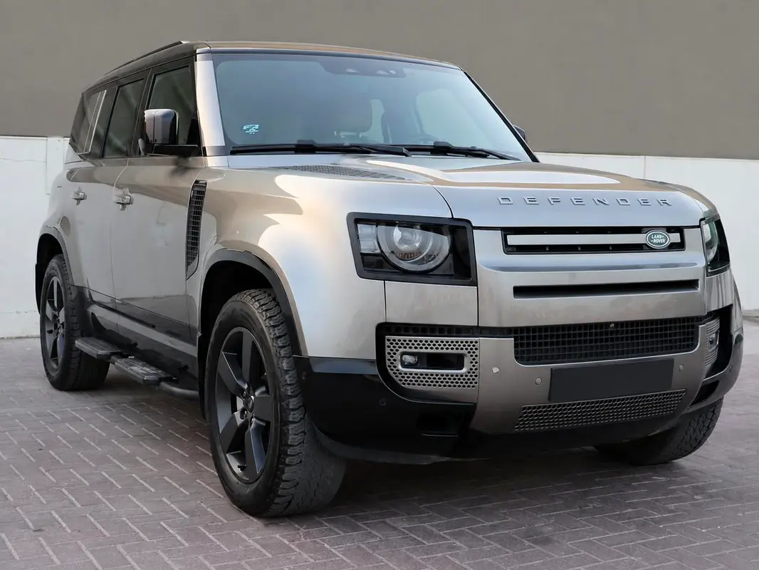 LAND ROVER Defender 110 X-Dynamic HSE 2025