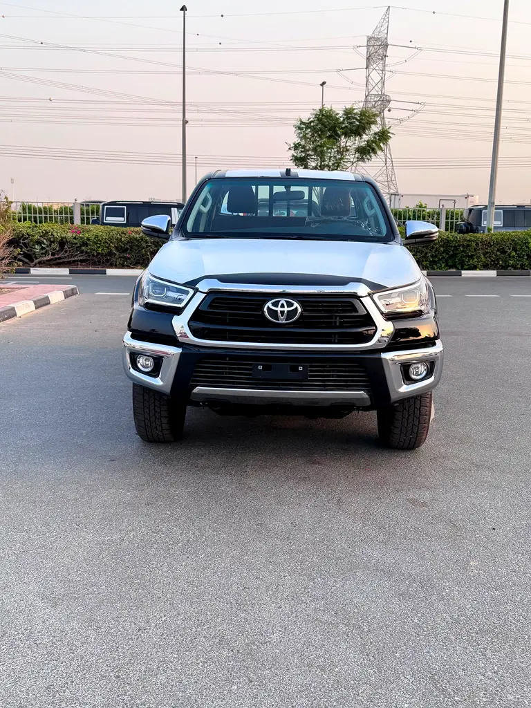 TOYOTA Hilux SR5 2026