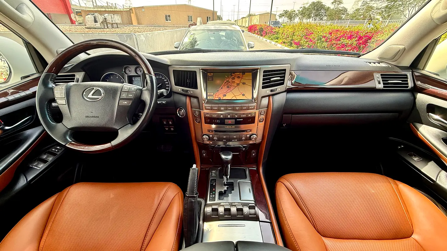 LEXUS LX570 2011 - photo 5