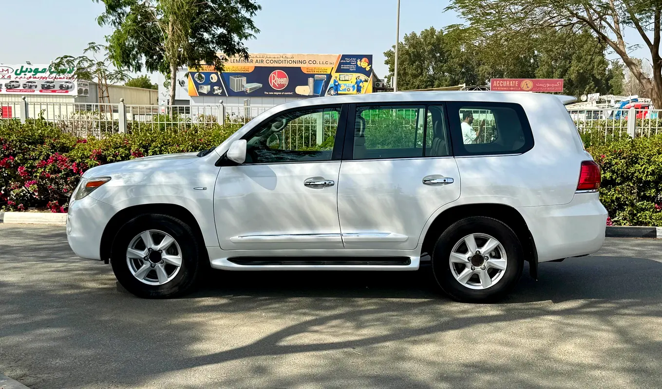 LEXUS LX570 2011 - photo 1