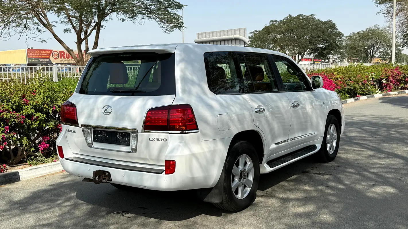 LEXUS LX570 2011 - photo 3